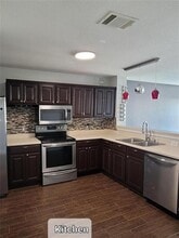 Building Photo - 204 Phillips St