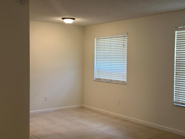 Foto del edificio - 296 Sandpiper Ave