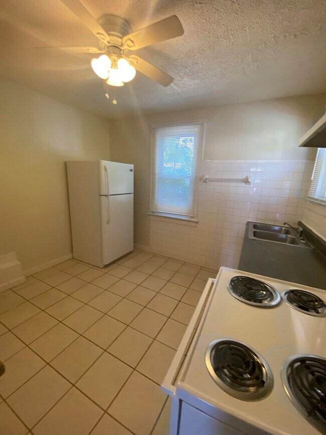 Building Photo - 5951 Leffingwell Ave