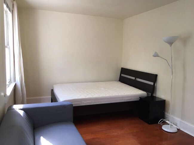 Foto del edificio - 1447 Parkwood Pl NW