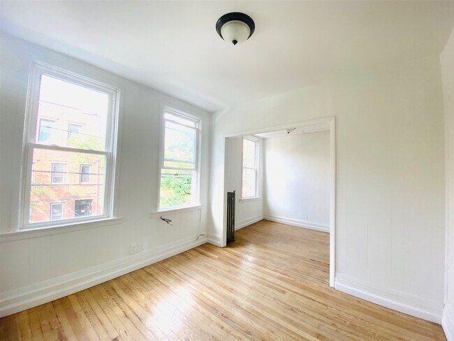 Building Photo - 261 7th St