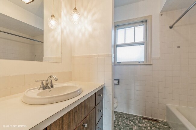 Foto del edificio - 148 Pleasant Ave