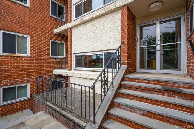 Foto del edificio - 900 Midland Ave