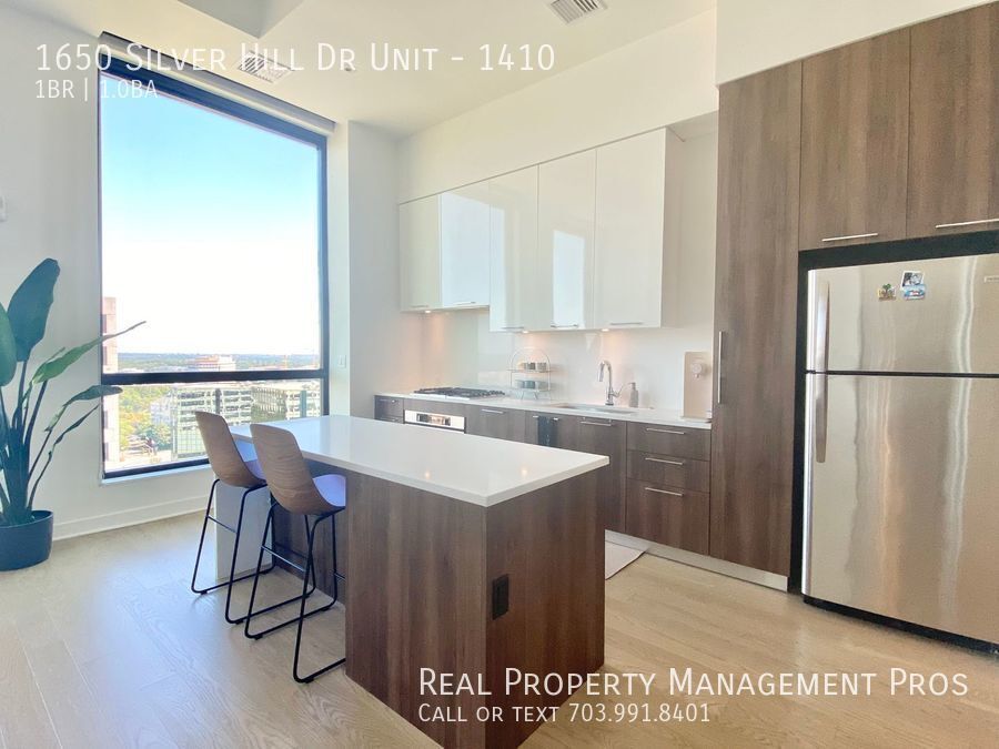 Primary Photo - Stunning, Sun-Drenched Condo at the Verse,...