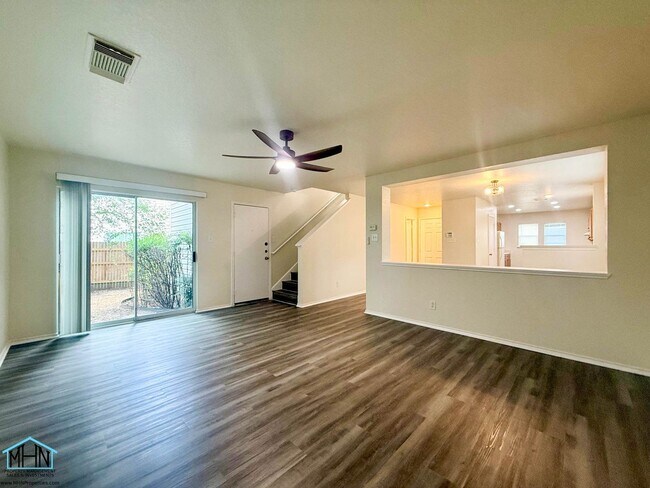 Foto del edificio - Beautifully Updated 2-Story 3-Bedroom, 2.5-Bathroom Gem Nestled in the Heart of San Antonio!