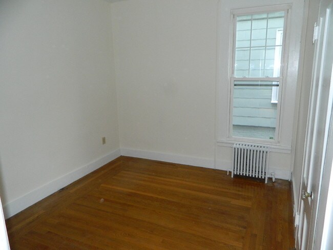 Building Photo - 11 Pleasant St