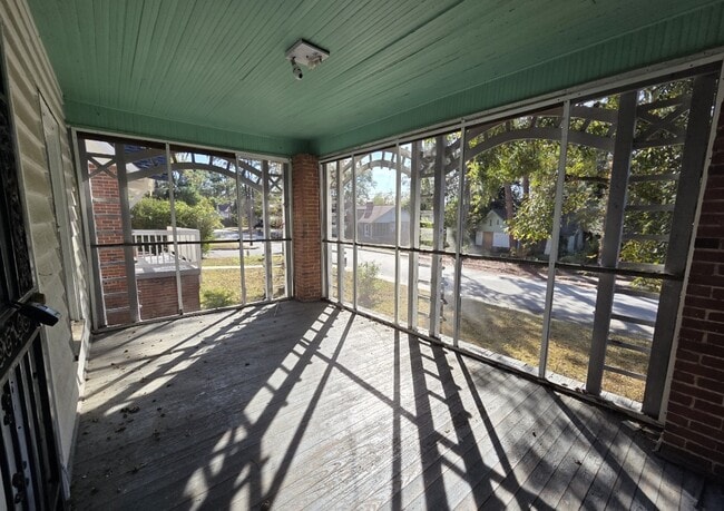 Building Photo - 1182 Brentwood Ave