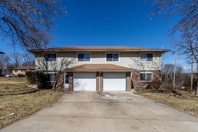 Building Photo - 4509-4511-4511 W Millbrook Dr