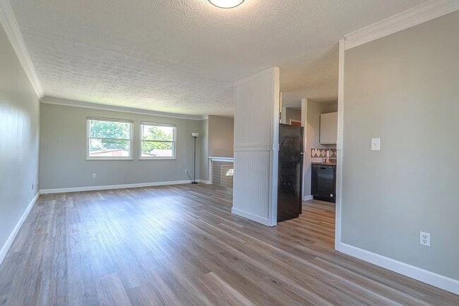 Building Photo - 1047 Alpine Ct