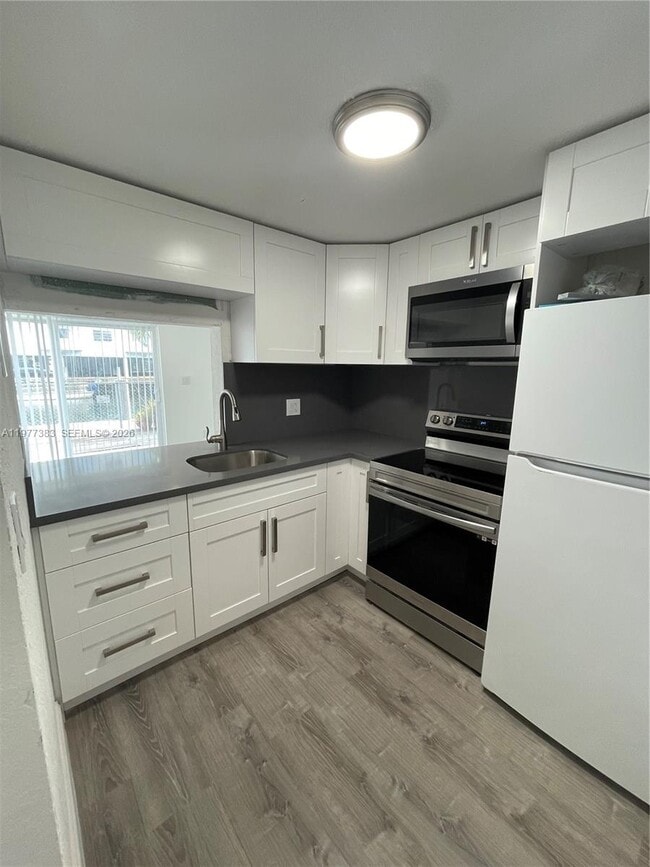 Foto del edificio - 3868 NE 169th St