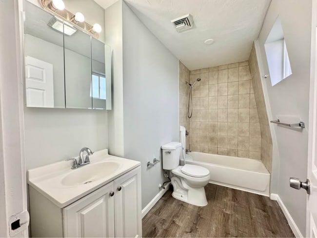 Building Photo - 31 Channing St