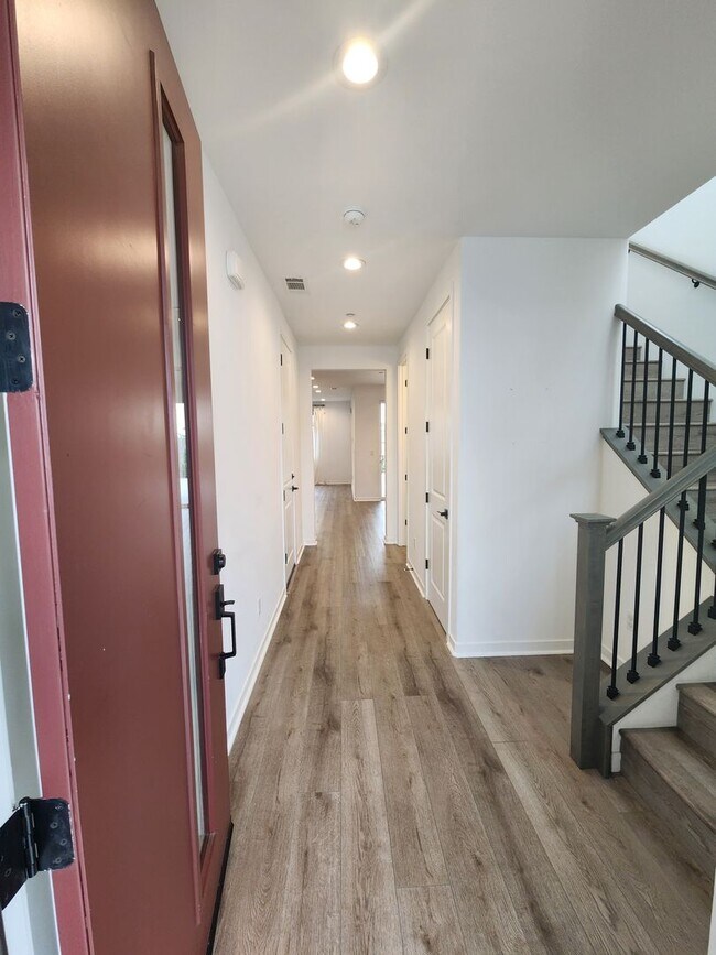 Foto del edificio - 3 bedroom 2.5 bath townhouse