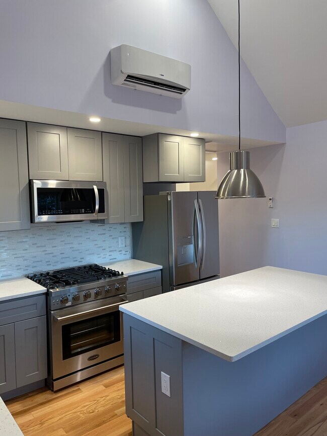 Kitchen - 2776 Maple Ave