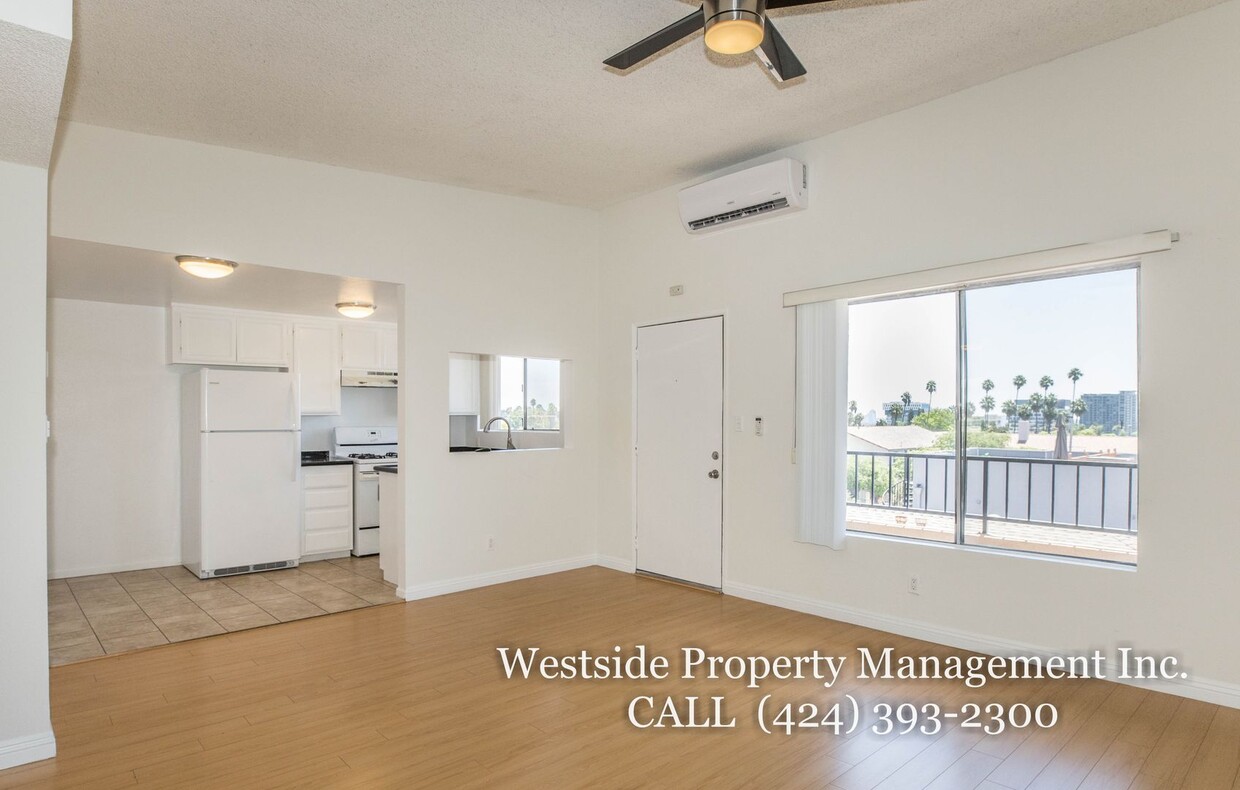 Primary Photo - Prime Hollywood Location Upper 2BD/2BA