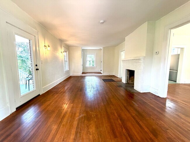 Building Photo - Central - Beautiful 1920's Traditional Brick Home, Newly Renovated