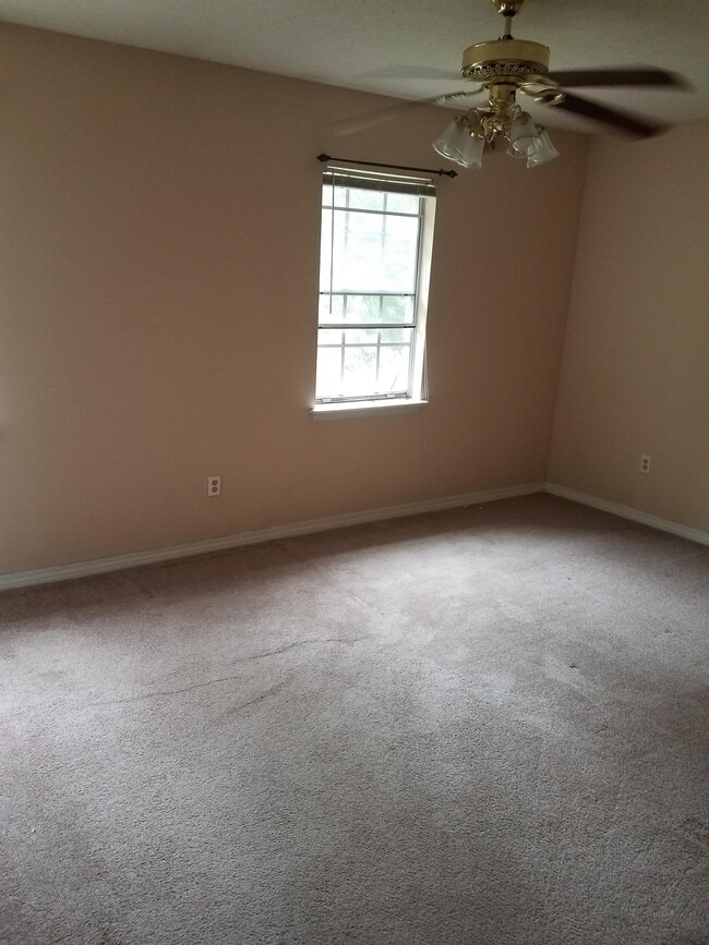 Building Photo - 381 Brookwood Lake Pl