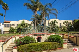 Building Photo - 1386 Edgecliffe Dr
