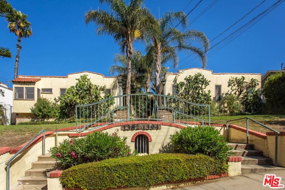 Primary Photo - 1386 Edgecliffe Dr