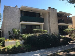 Building Photo - 7700 Pso Del Rey