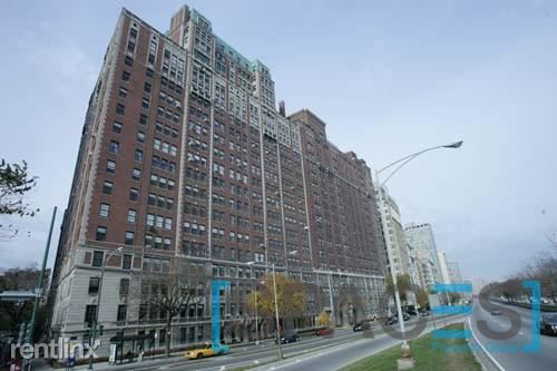 Foto principal - 3240 N Lake Shore Dr