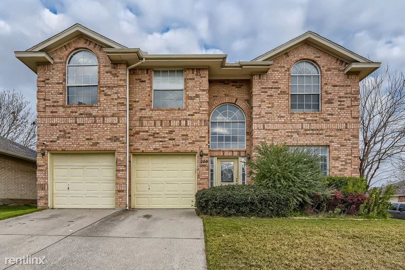 Primary Photo - 4 br, 2 bath House - 900 Robin Drive UNIT