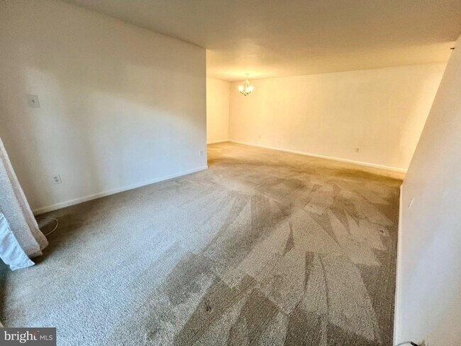 Building Photo - 3504 Back Pointe Ct