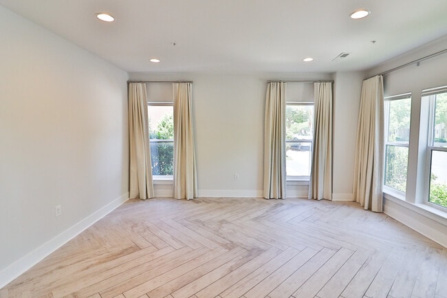 Foto del edificio - 1424 Piccard Dr