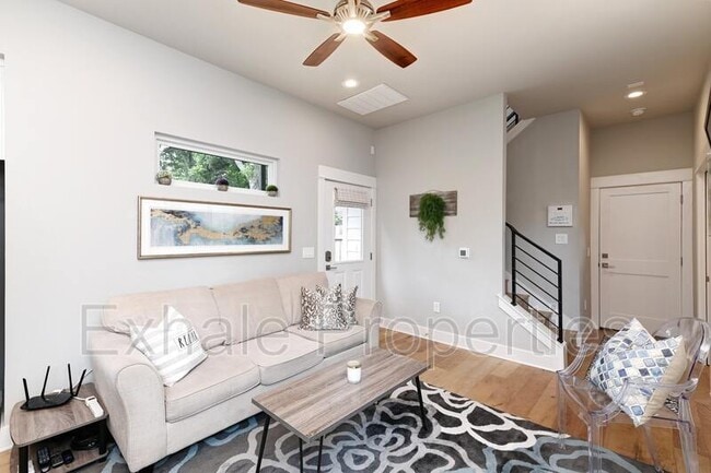 Building Photo - 2211 Willow St