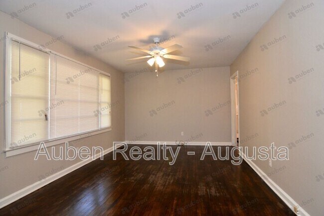 Foto del edificio - 2562 Ivey Rd