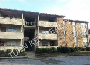 Building Photo - 1108 Chapel Creek Dr