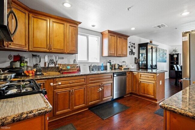 Building Photo - 3 br, 2.5 bath Townhome - 1613 West 224th ...