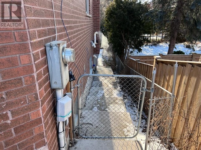 Building Photo - 625 Carrville Rd