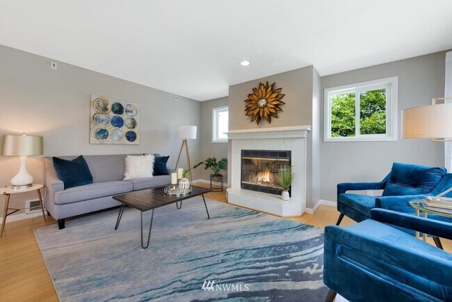 Foto del edificio - Spacious 2 Bedroom Condo in Queen Anne available NOW for $3650!