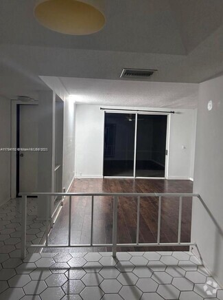 Building Photo - 3720 Inverrary Dr