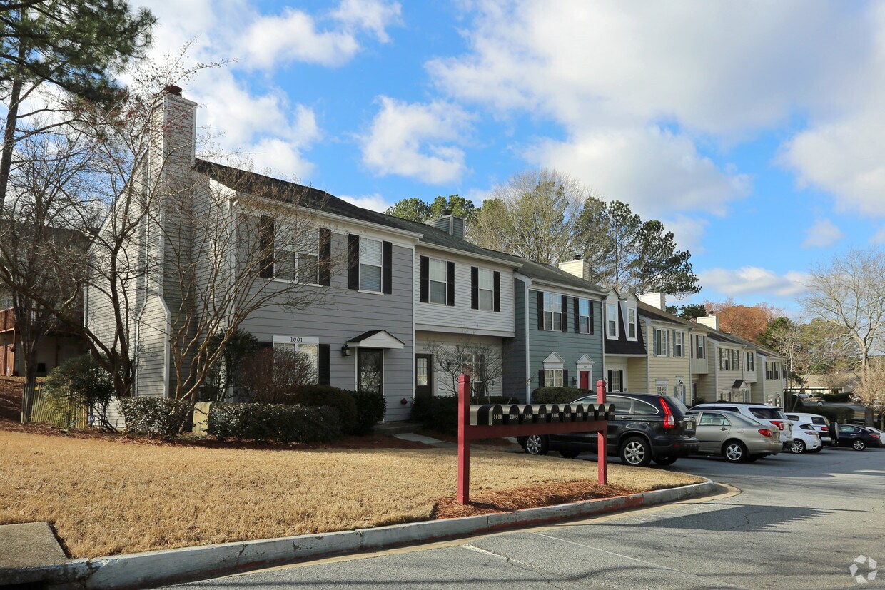 Primary Photo - 1001-1010 Wedgewood Way