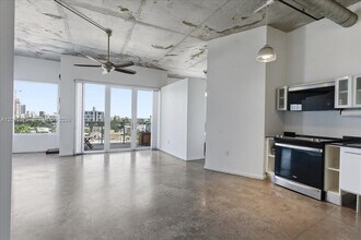 Building Photo - 10 SW South River Dr