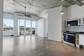 Building Photo - 10 SW South River Dr