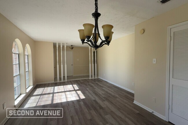 Building Photo - 7023 Foxhurst Ln