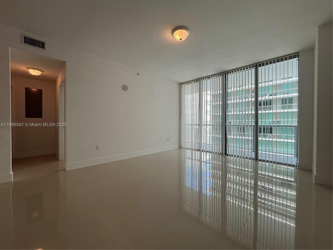 Foto del edificio - 79 SW 12th St