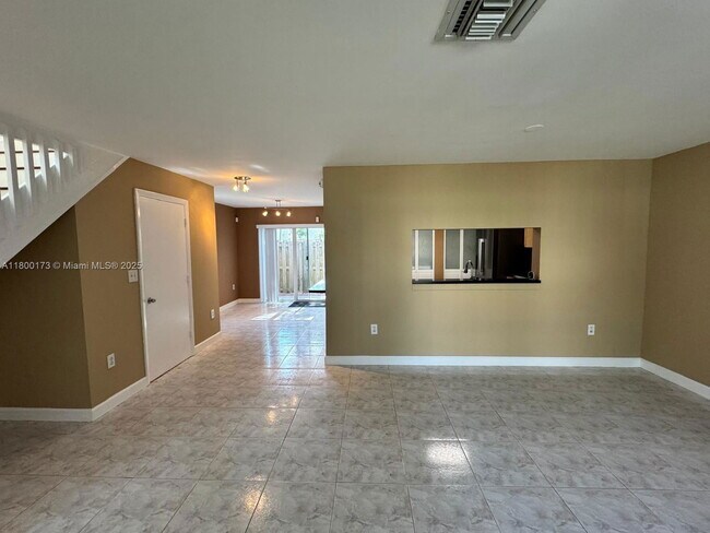 Foto del edificio - 10876 NW 8th St