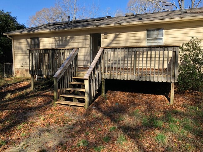 Foto del edificio - 1015 Eastview Rd NE