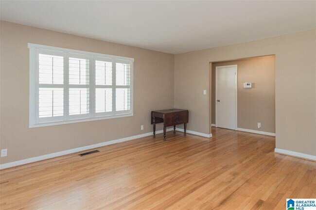 Foto del edificio - 615 Broadway St