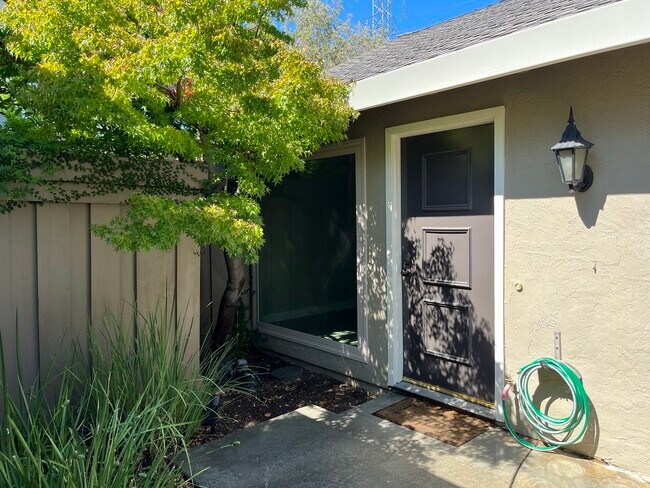 Building Photo - 144 Milmar Way