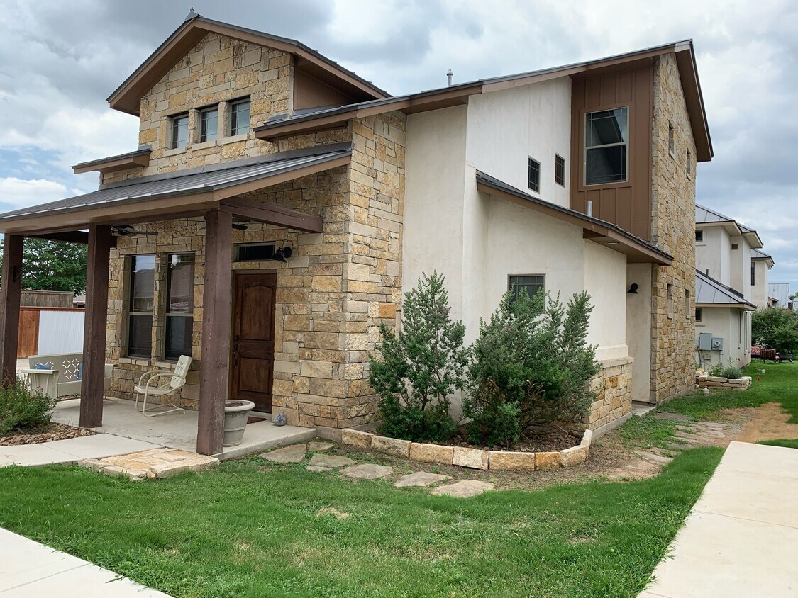 1694 Gruene Vineyard Crossing, New Braunfels, TX 78130 House Rental
