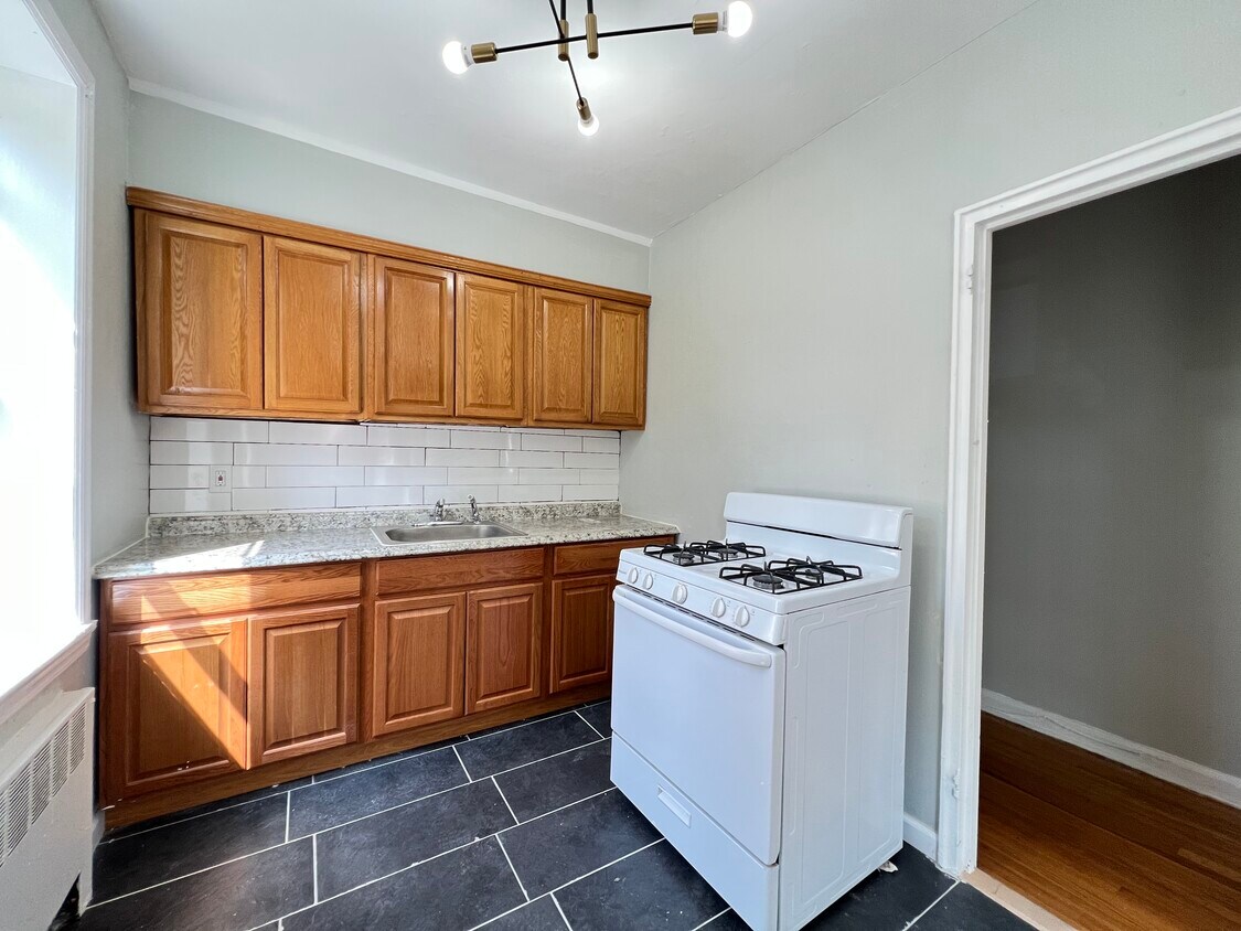 124 Chancellor Ave Unit E7, Newark, NJ 07112 Apartments in Newark, NJ