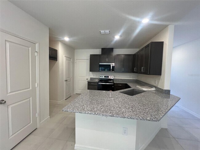 Building Photo - 2762 Raindrop Run St