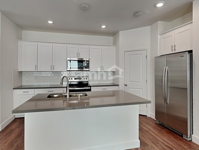 Building Photo - 10144 W Oleta Ave