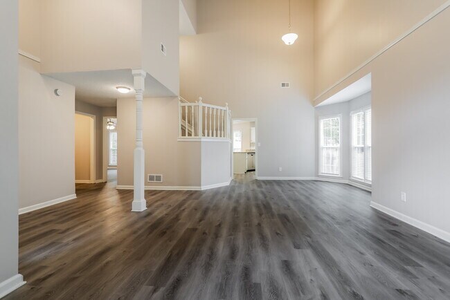 Foto del edificio - 739 Glenspring Dr