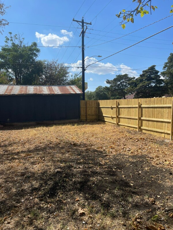 Building Photo - 2803 Fernwood Ave