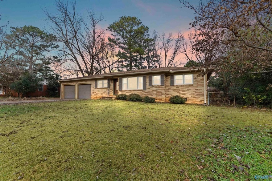 Foto principal - 6304 Davies Ave NW